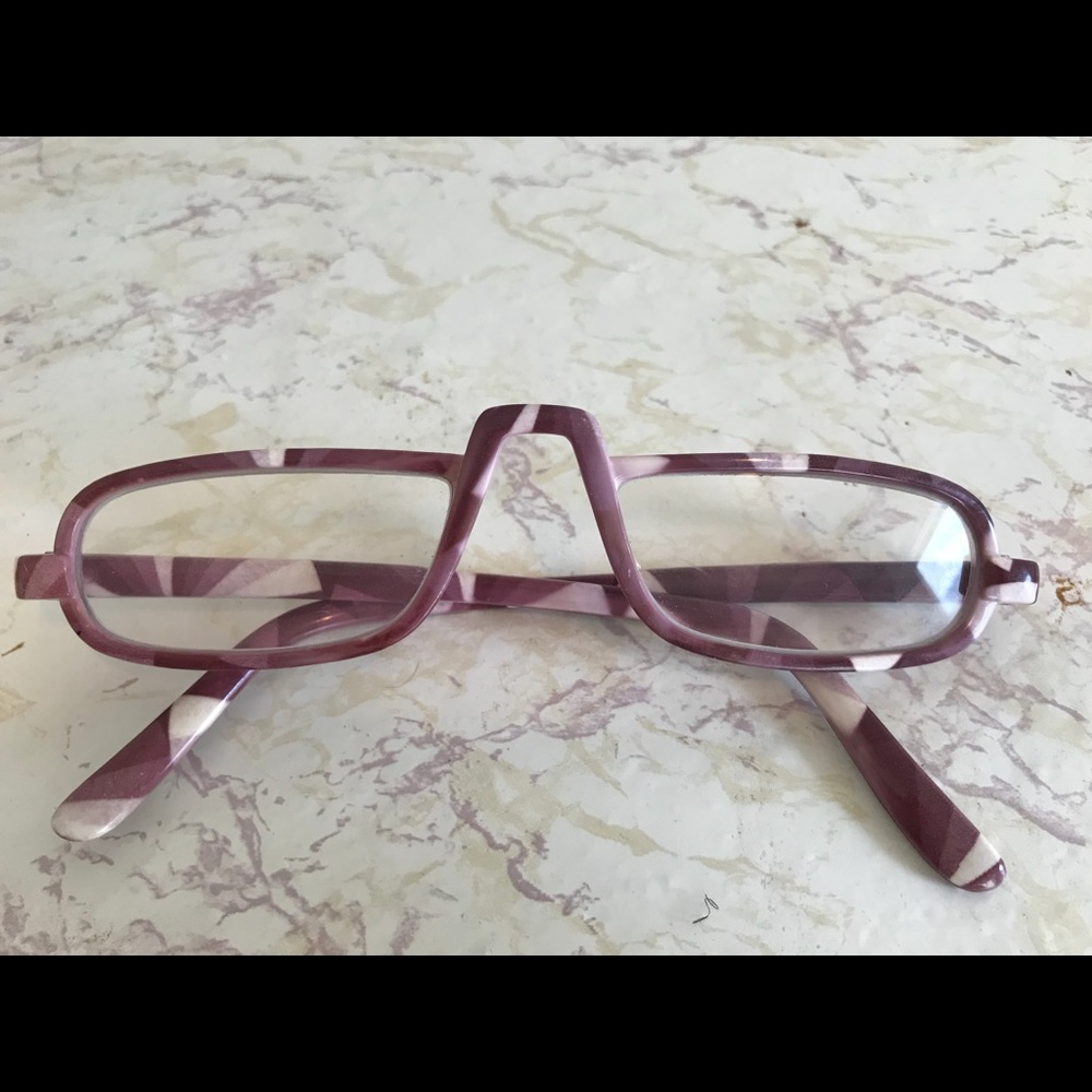 Unique pair of reader eyeglasses